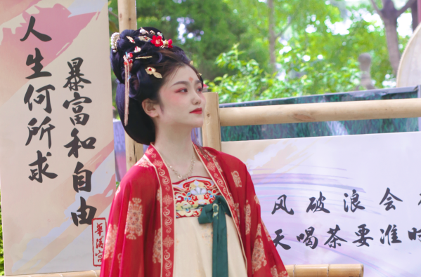 五一假期，“油菜花姑娘”帶您探游西安